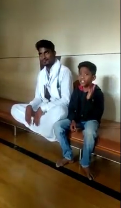 viral little singer