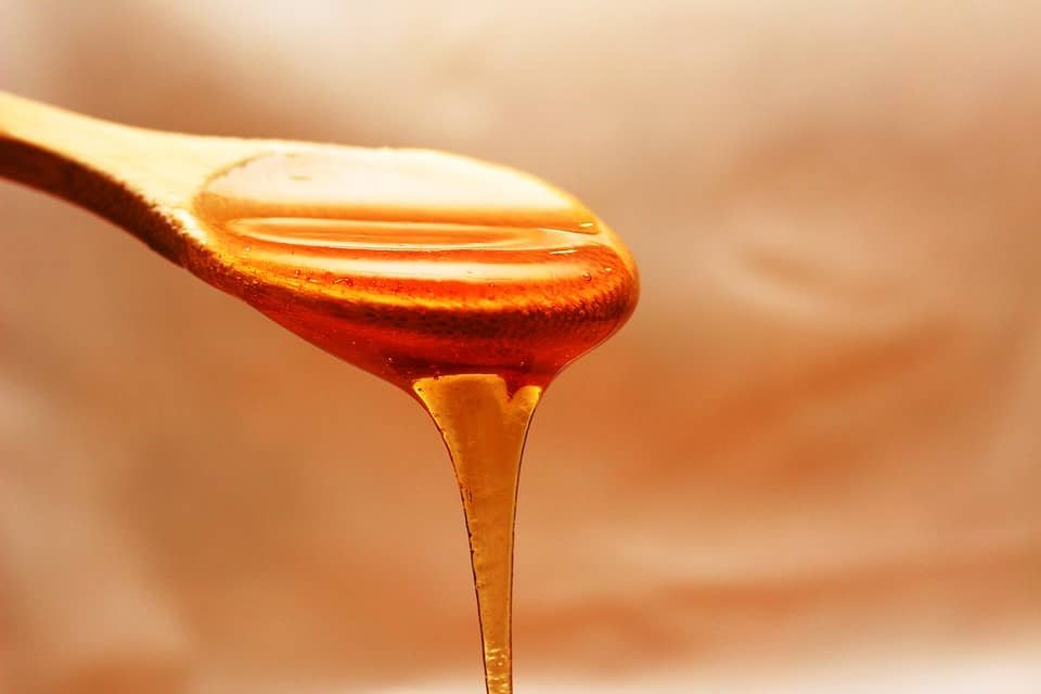 मध (घसा खवखवणे घरगुती उपाय - २)